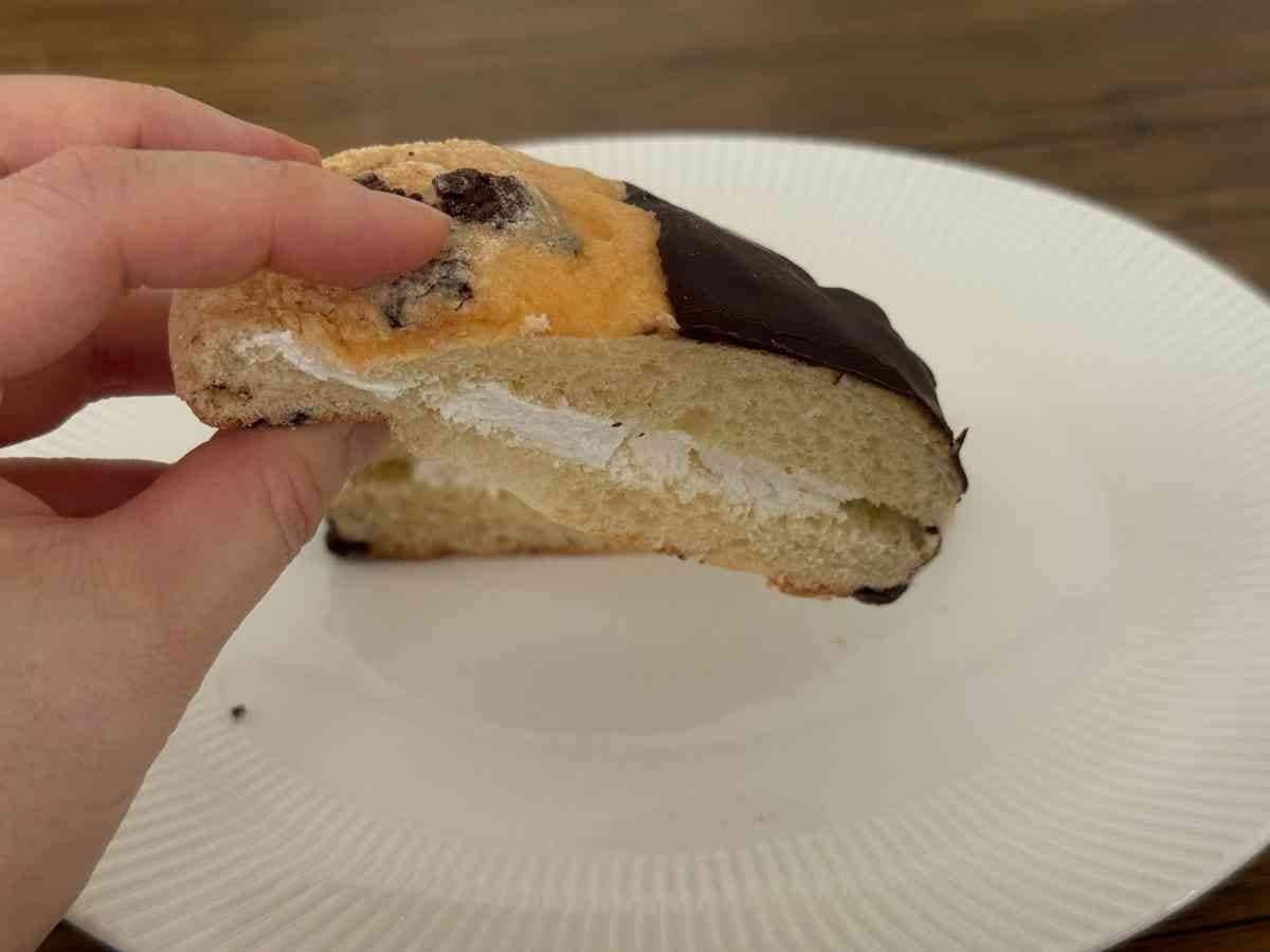 ローソンの「チョコチップメロンパン」